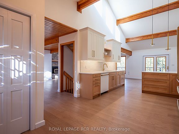 4th image of 674189 Hurontario St