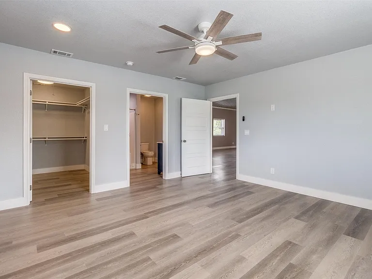 100 County Road 4140 — Photo 13