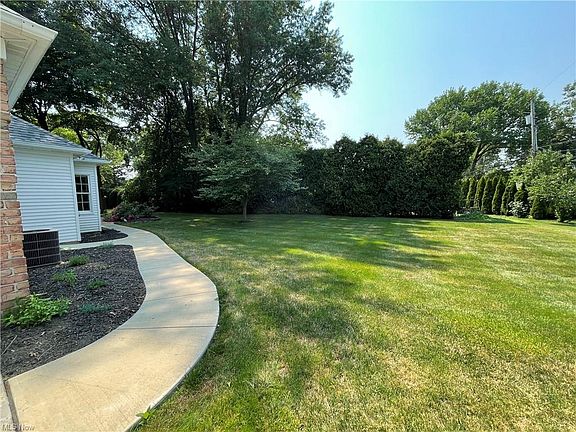 3rd image of 958 Nokomis Dr