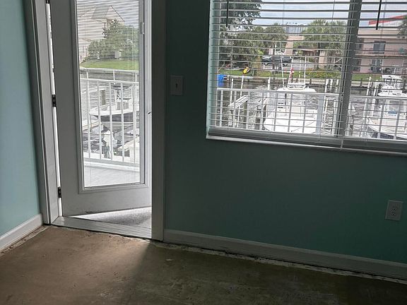 4th image of 108 Paradise Harbour Boulevard #204