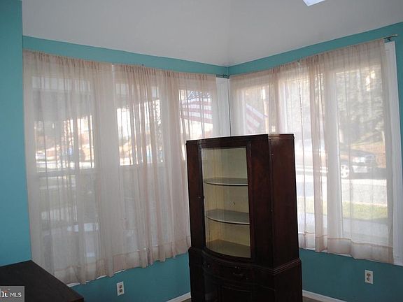 5th image of 3208 Berkley Ave