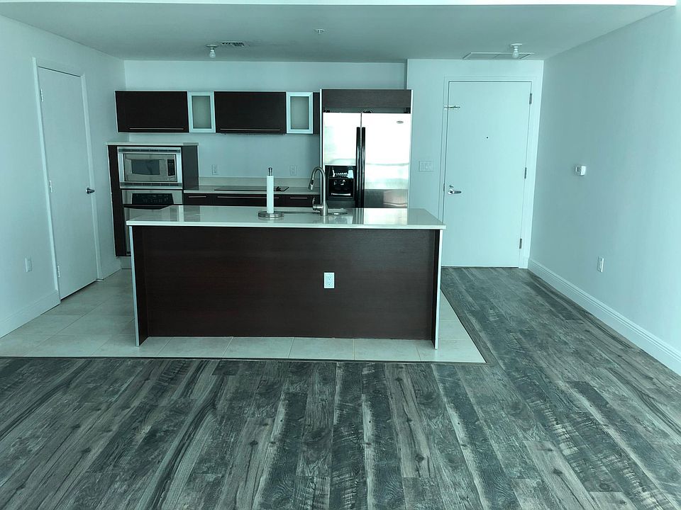 1st image of 1900 N Bayshore Dr APT 3117