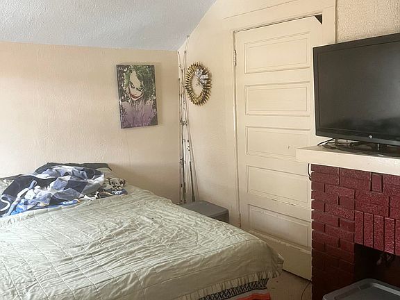 4th image of 641 Willard St