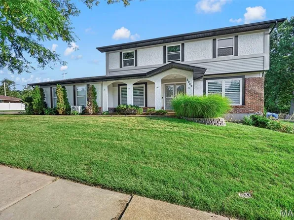 2902 Flameglow Dr, Saint Louis, MO 63129