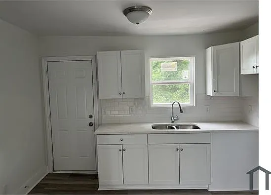 2526 Lee Ave SW — Photo 6
