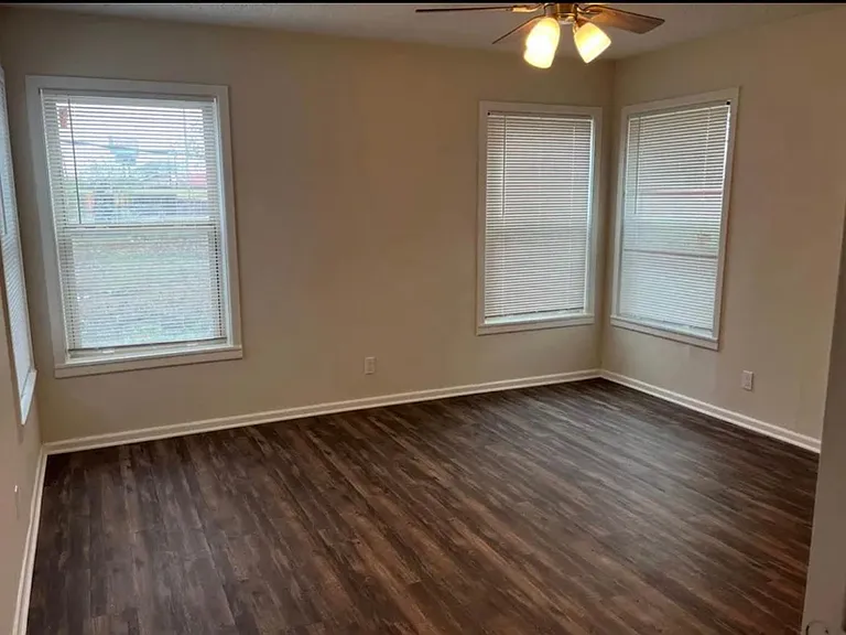914 SW Dallas St — Photo 11