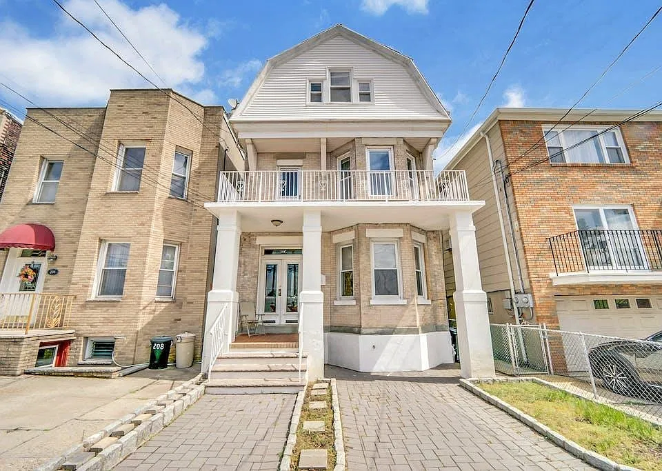 206 Highpoint Ave #2