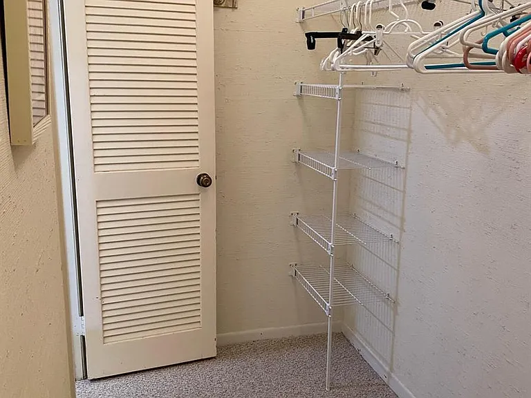 5662 Ainsley Ct — Photo 11