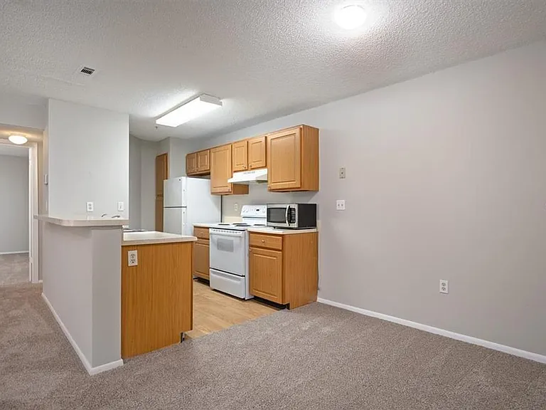 637 Buoy Ln #201 — Photo 9