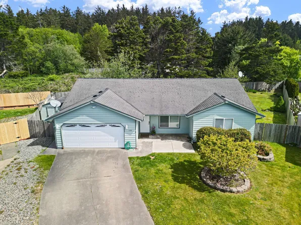 135 Fairfax Ct, Crescent City, CA 95531