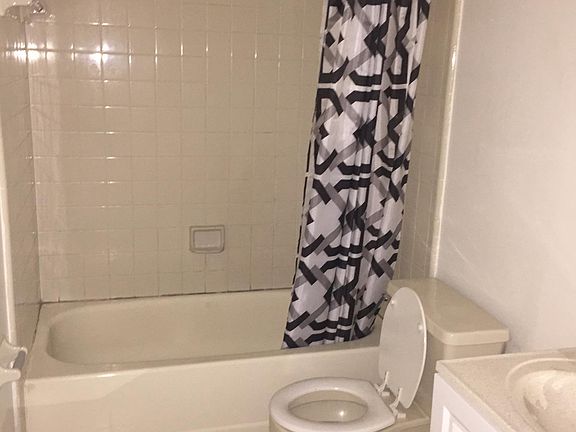 5th image of 2818 Hunt Club Ln