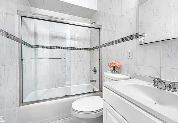 4th image of 251 E 32nd St #1A