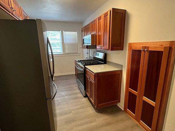 3rd image of 415 Northeast Blvd #1