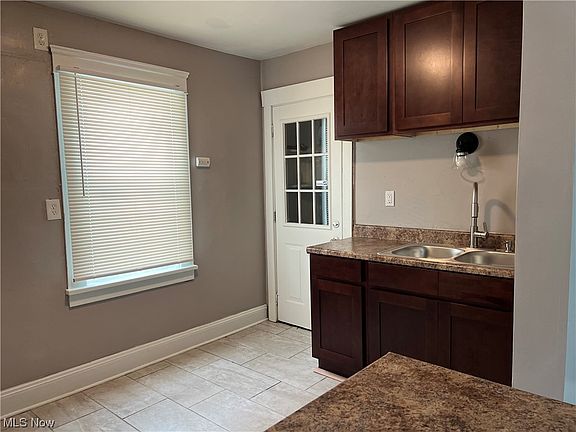 5th image of 7908 Vineyard Ave
