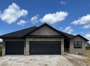 883 S Silverwood Ln, Nixa, MO 65714