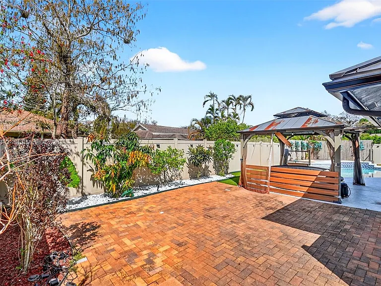 13808 Geranium Pl — Photo 42