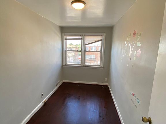 3rd image of 260 Reynolds Ave