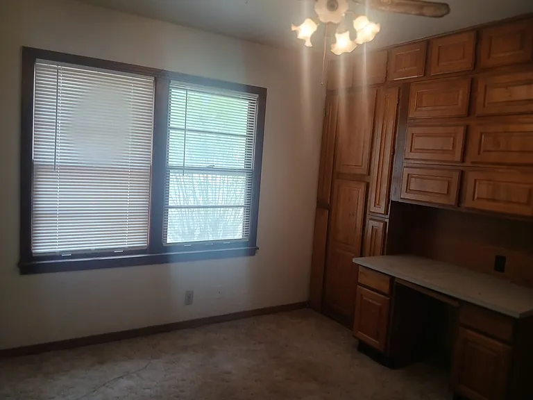 2413 Poplar St — Photo 7