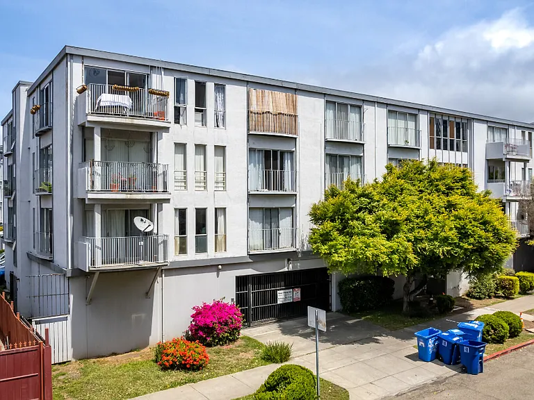 Berkeley Park Apartments — Photo 2