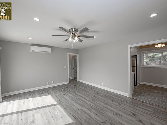 4th image of 917 W Colorado Blvd #C