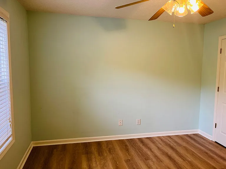 145 Riverside Dr — Photo 26