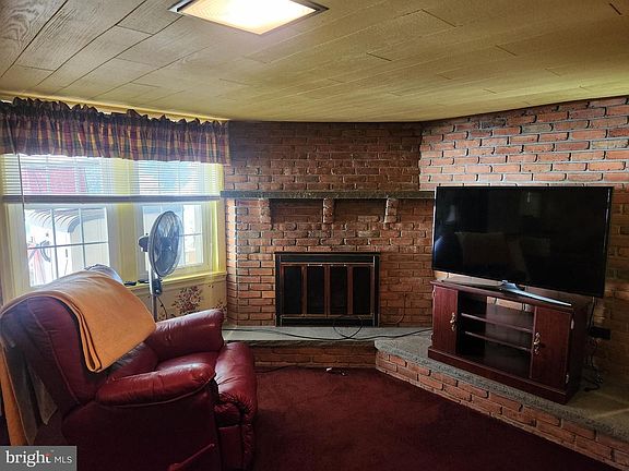 3rd image of 444 Donegal Springs Rd