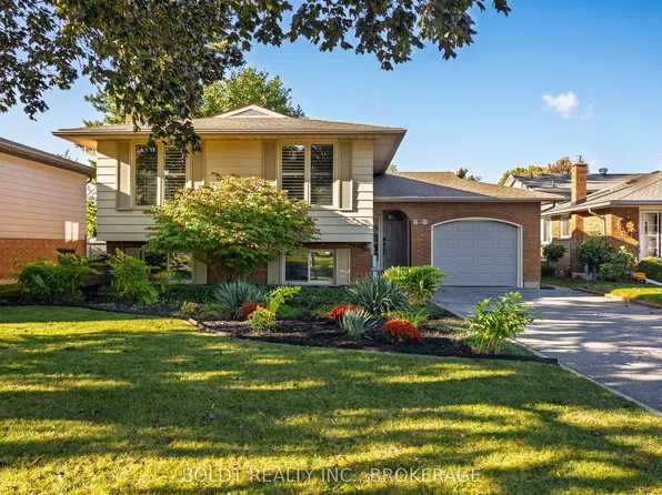 12 Bayshore Cres, Saint Catharines, ON L2N 5Y4