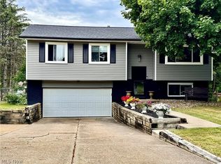 9007 White Oak Dr, Twinsburg, OH 44087
