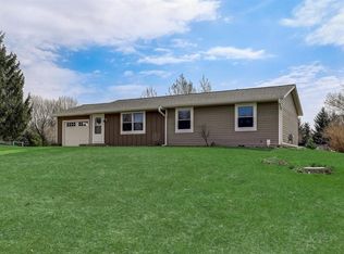 2075 Elm Tree Dr, Kewaskum, WI 53040