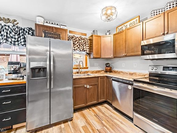 5th image of 111 N Shore Rd