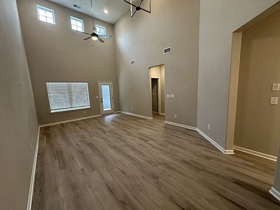 5th image of 1850 Madison St Unit 203