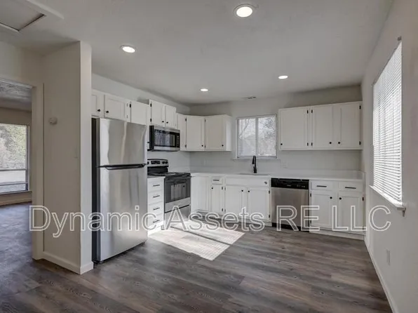 1902 John F Kennedy, Pittsburg, KS