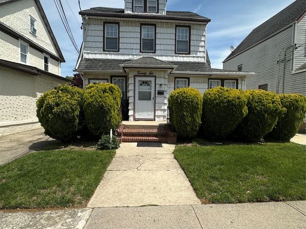 26 Starks Pl, Lynbrook, NY