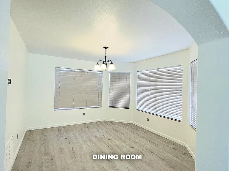 4851 W Oakland St — Photo 4
