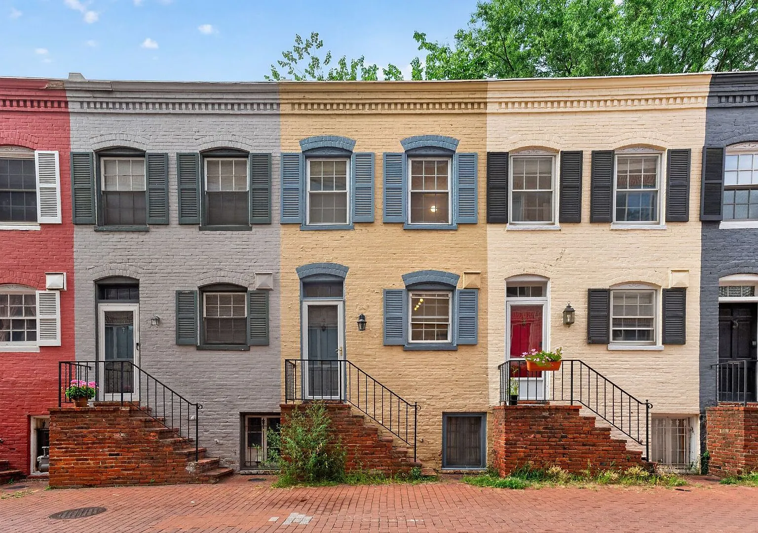 Charming & Restored 2BD/2BA Historic Rowhouse in Historic Snows Court — Photo 1
