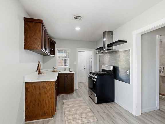 3rd image of 705 Badgley Dr
