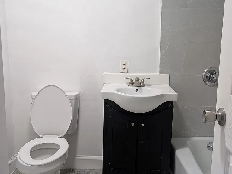 209 W Chemung Pl — Photo 3