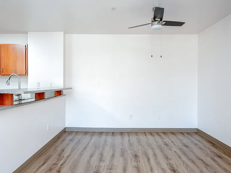 Center Pointe Apartments — Photo 54