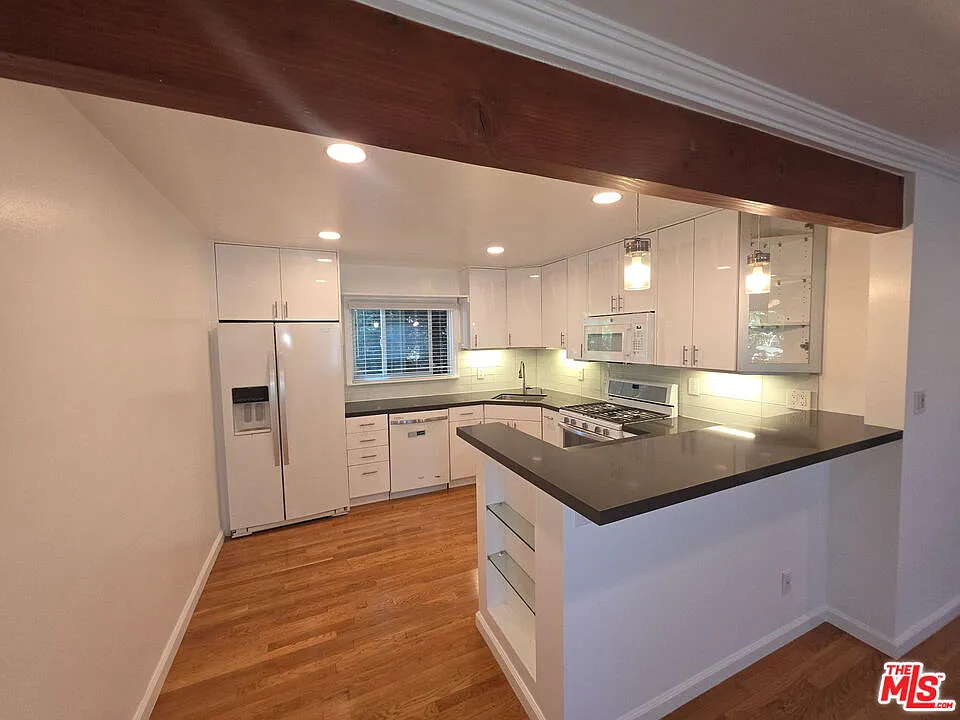 305-309 Broadway St #11