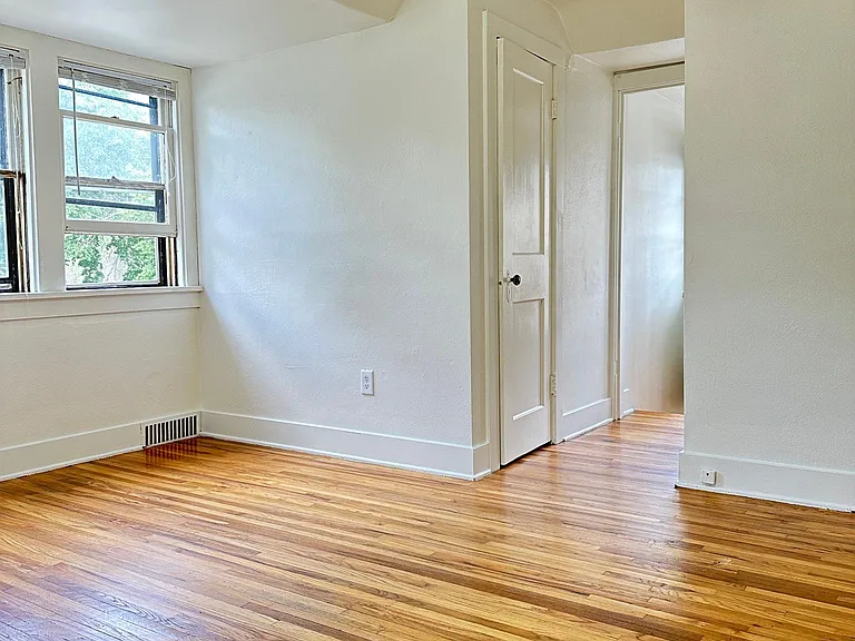 3003 P St — Photo 4