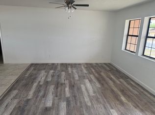 816 La Luz Dr, Belen, NM 87002