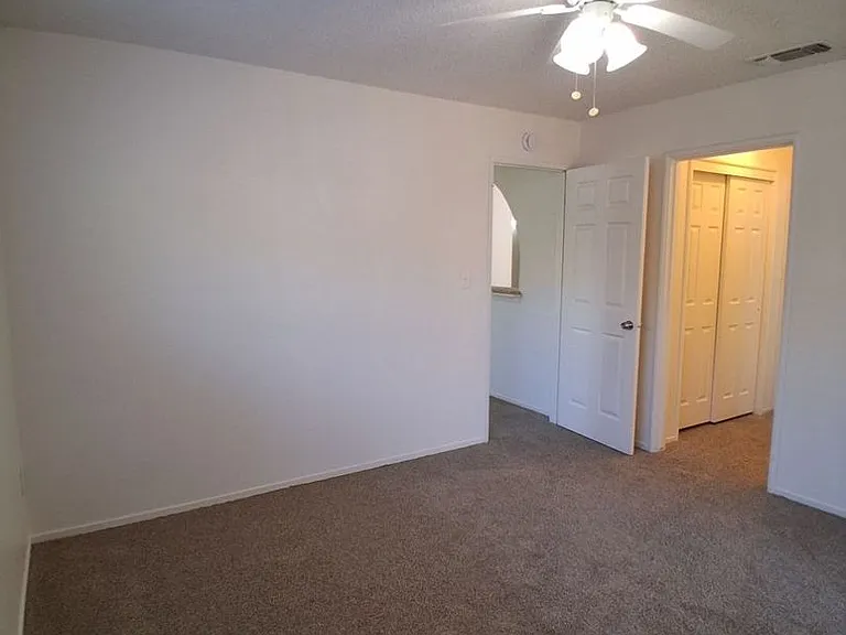1419 N Winery Ave — Photo 12