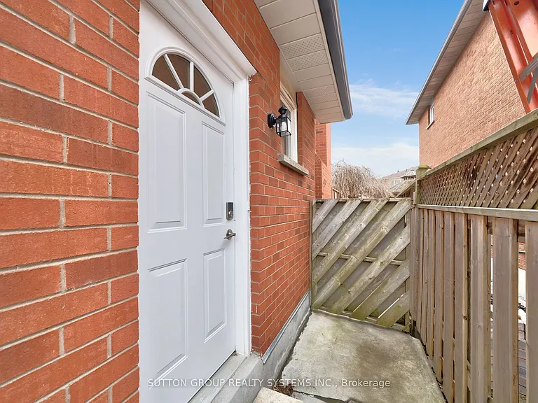 56 Ballard Cres #LOWER — Photo 3