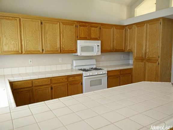 3rd image of 4620 Woodhollow Ave