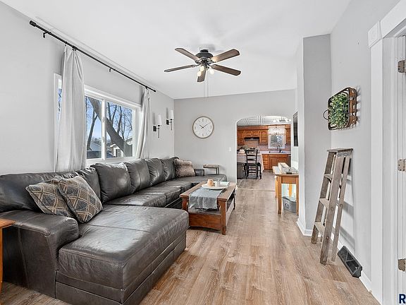 5th image of 411 N Oaks Ave