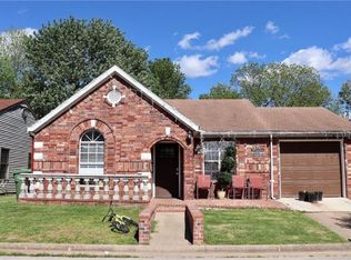 1221 N 12th St, Rogers, AR 72756