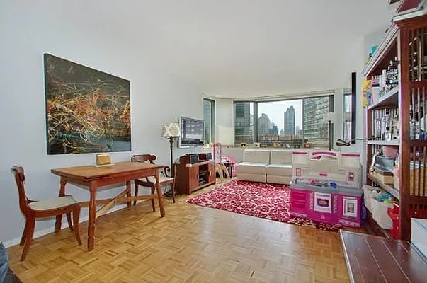 Rented by TNG Nassimi Realty | media 19