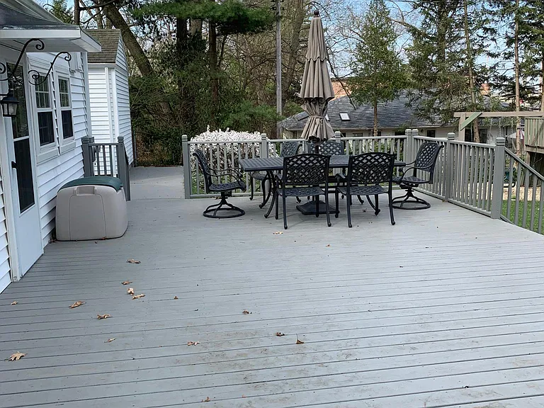 outdoor patio table