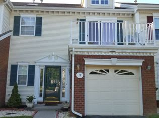 19 Sapphire Ln #402, Franklin Park, NJ 08823