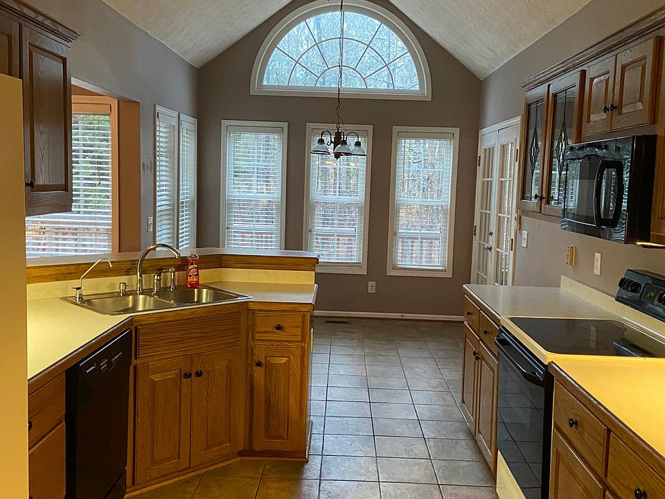 1st image of 1070 Fieldstone Dr